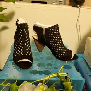 Vince Camuto lattice design wedge sandals Women's 9